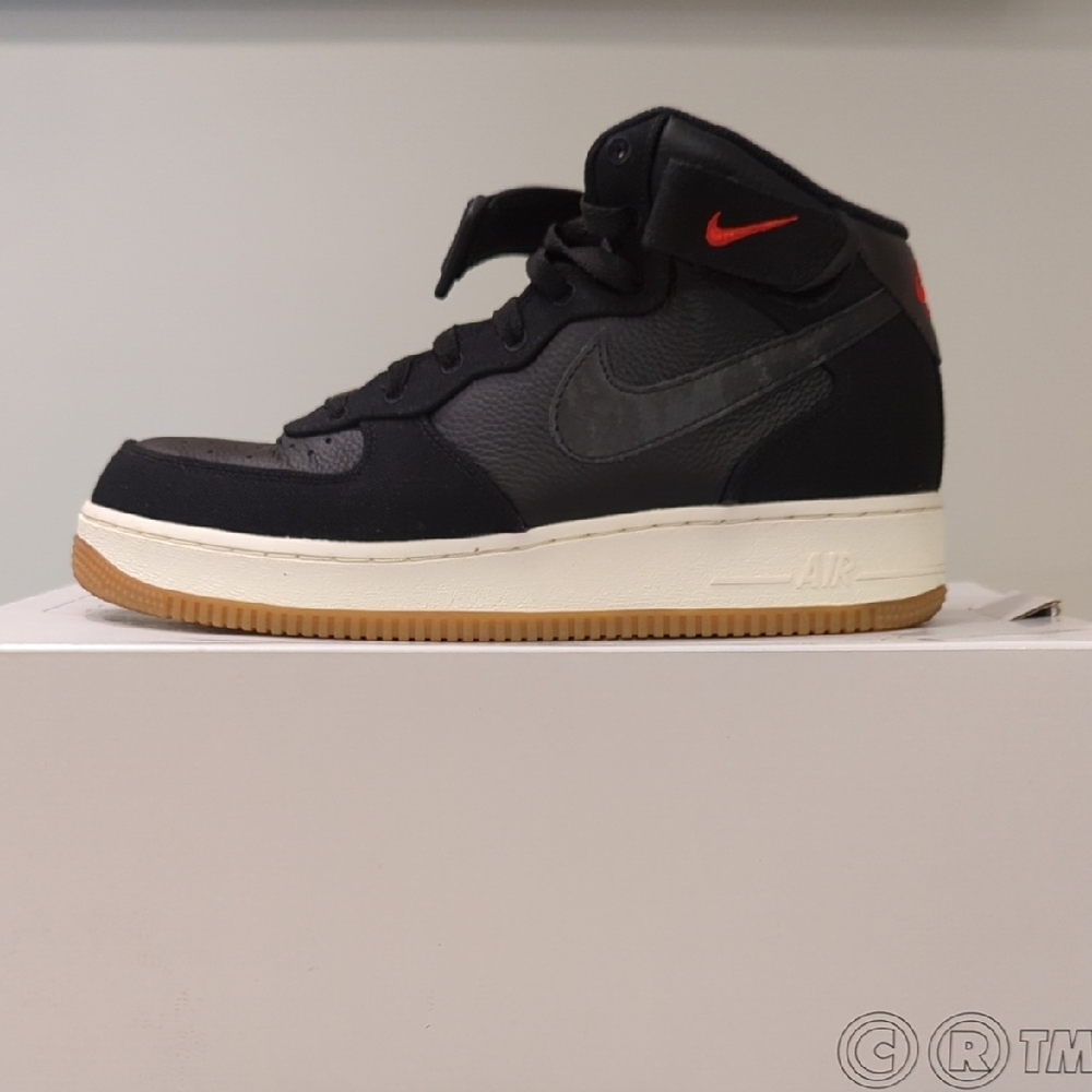 Nike Air Force One - Mens Size 9